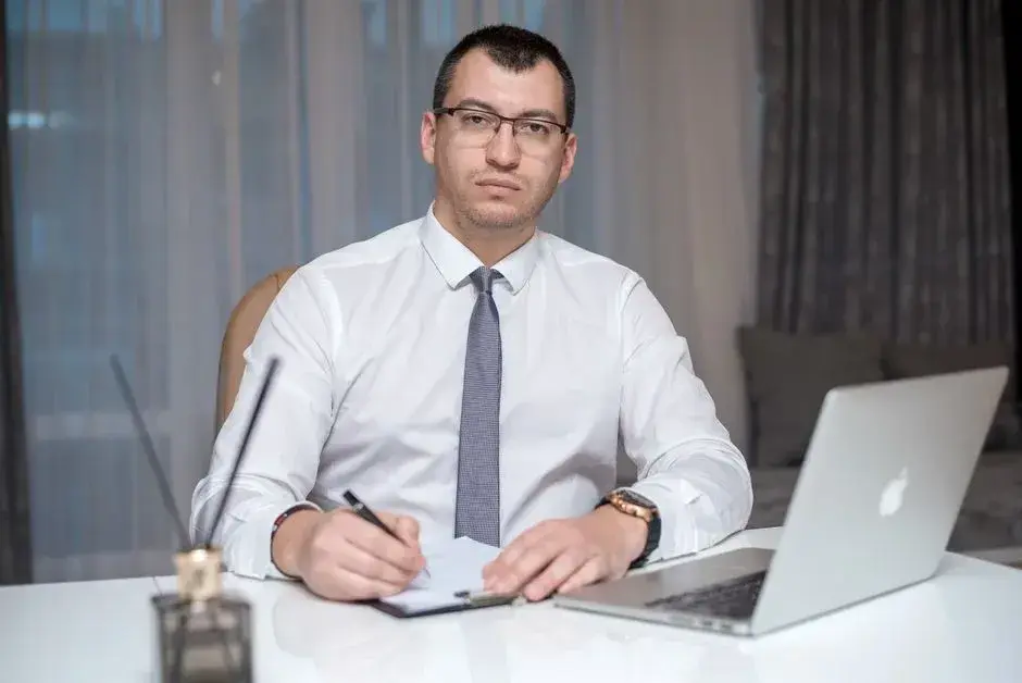 Consultări între primar și partidele politice la București: oportunități și provocări