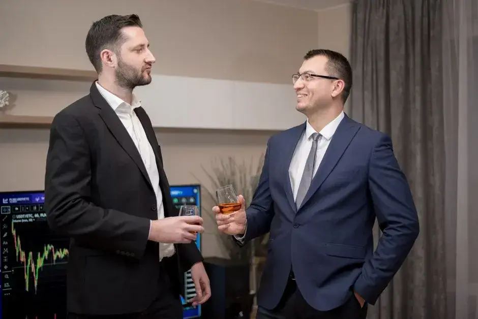 Negocieri intense pentru noul guvern: Politicienii își revendică portofoliile ministeriale