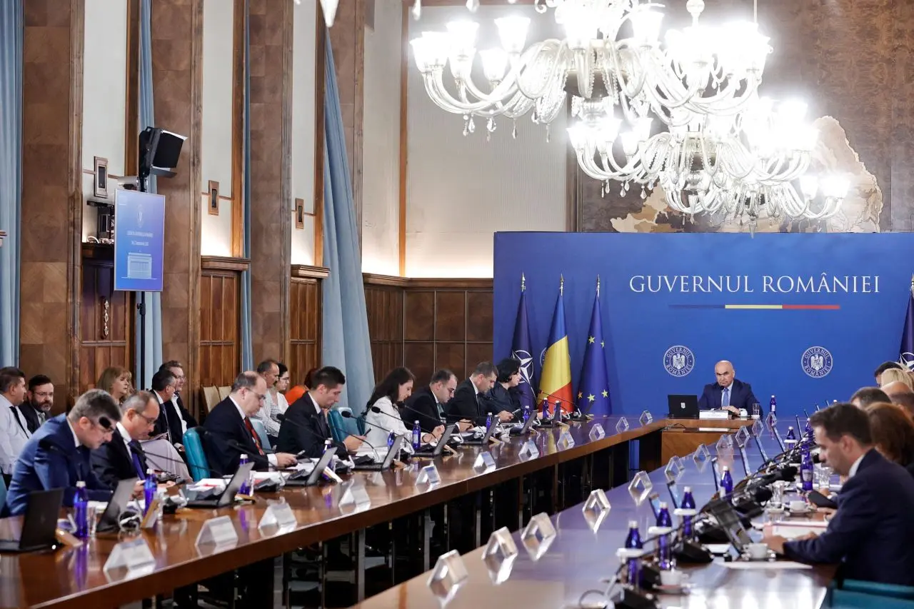Vacanțe fără griji financiare: Elevii vor primi bursele sociale pe tot parcursul anului