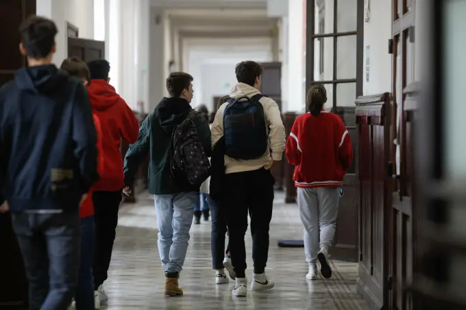Guvernul a stabilit bursele pentru 2026-2027: merit 450 lei