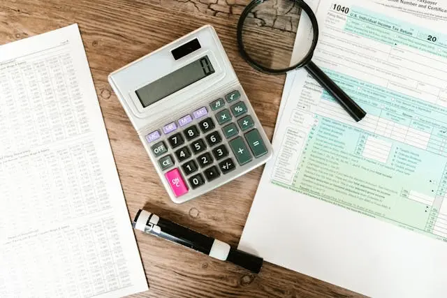 Cum îți scapi profitul de impozit reinvestindu-l: ghid practic cu exemple