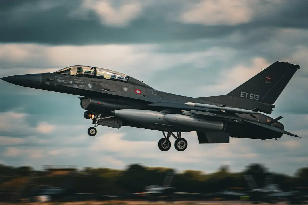 Avioane F-16 românești ridicate nocturn la graniță pentru interceptarea unei ținte aeriene din Ucraina