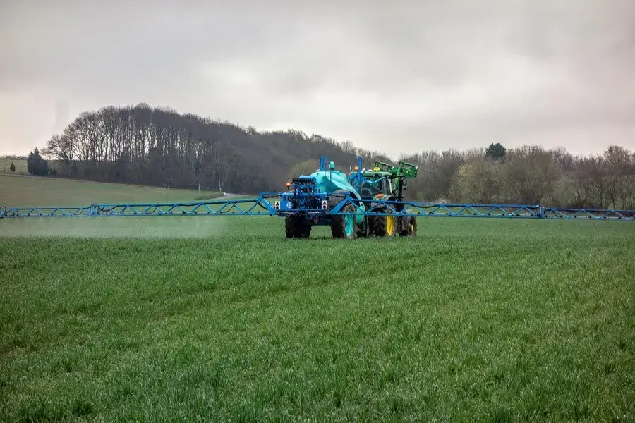 Mirosul greu din cartierele orașului are un nume: agricultură ecologică