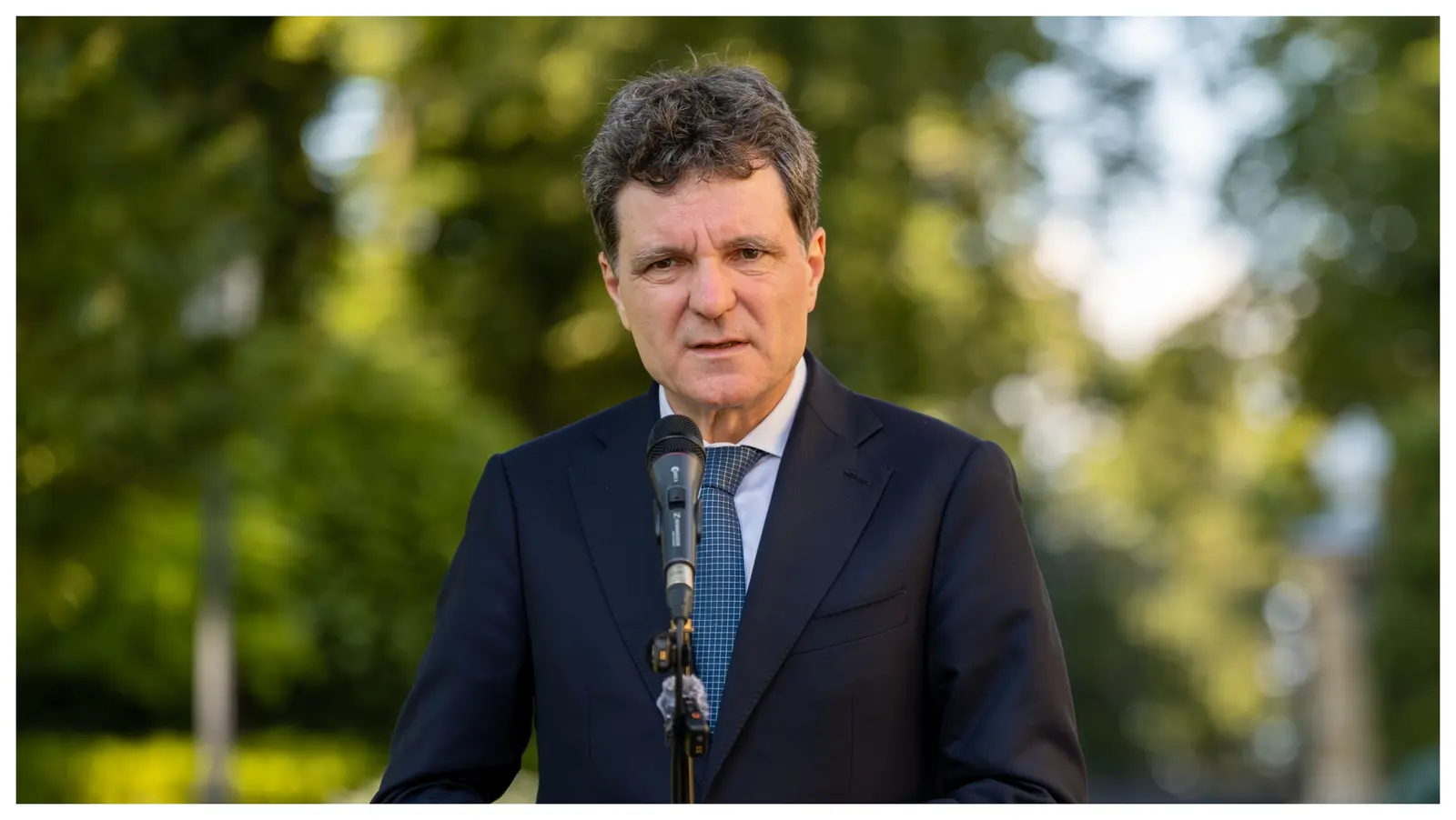 Nicușor Dan condamnă actele de vandalism din Piața Victoriei